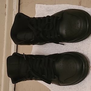 Air jordan 1 mid triple blacks